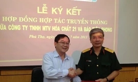 Báo Tiền Phong và Nhà máy Z121 ký hợp tác truyền thông