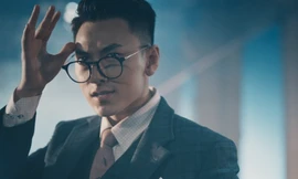 Isaac cực khổ hóa soái ca điệp viên nhưng fan chỉ lo “cà khịa”... cây súng nước