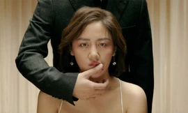 Văn Mai Hương bật khóc, ôm chặt người đàn ông bí ẩn trong teaser MV “Đốt”