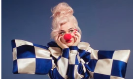 Cận kề ngày sinh, bà bầu Katy Perry vẫn năng nổ tung single và phát hành album mới