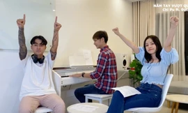 Chi Pu - Đạt G hát “Anh Ơi Ở Lại” phiên bản mới động viên tinh thần bà con miền Trung