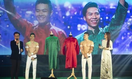 Quốc Cơ - Quốc Nghiệp đấu giá áo mặc tại chung kết Britain’s Got Talent ủng hộ miền Trung