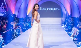 Siêu mẫu Hà Anh đầy thần thái, mở màn show diễn thời trang dành riêng cho trẻ em