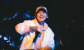 Binz “phủ hồng” sân khấu, hát live cực chất trước vòng Đối đầu tại “Rap Việt“