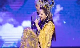 Sau sự cố hát phô, Chi Pu tái hiện bối cảnh MV “Cung đàn vỡ đôi” lên sân khấu lớn