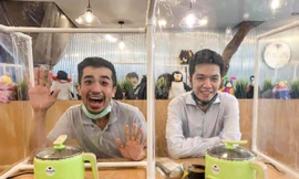 Nhà hàng Thái Lan thiết kế vách ngăn “siêu xịn” để bảo vệ thực khách trong mùa dịch