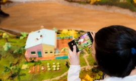 Triển lãm “Thị trấn Hoa Mười Giờ”: Tặng bản thân một vé về miền kí ức tuổi thơ