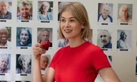 Ác nữ “Gone Girl" trở lại, gây ám ảnh với vai siêu lừa đảo trong “Người Giám Hộ Hoàn Hảo”