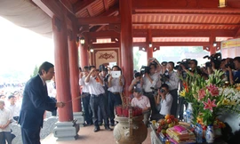 Tản mạn một thời Hồ Đức Việt