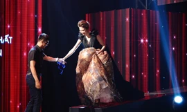 Ngân Khánh suýt gặp tai nạn váy áo trước ngày cưới