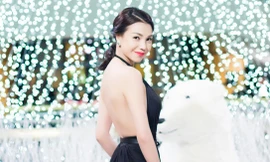 Trà Ngọc Hằng khoe lưng trần giữa tiết trời 3 độ C