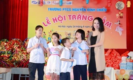 Vân Hugo đón Trung thu sớm cùng học sinh khiếm thị