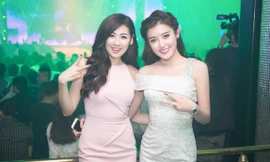 Tú Anh, Huyền My nhí nhảnh khoe dáng trước ống kính