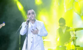 Ca sĩ Tuấn Hưng trình diễn trong chương trình Bài hát yêu thích tháng 7 tối 17/7.