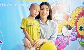 Kỳ Duyên vui trung thu với các em nhỏ mắc ung thư