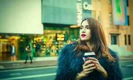 Hương Giang Idol hóa quý cô sành điệu giữa châu Âu