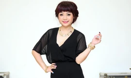 Ngọc Khuê tự tin mặc váy xuyên thấu khoe chân thon