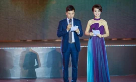 Á hậu Thụy Vân lộng lẫy làm MC Carnaval Hạ Long