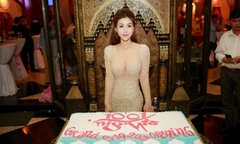 Đinh Phương Ánh nóng bỏng với váy xuyên thấu trăm triệu