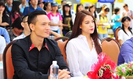 Trương Ngọc Ánh được tình trẻ tháp tùng đi sự kiện