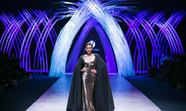 Thanh Hằng hóa 'nữ thần tình yêu' trên sàn catwalk