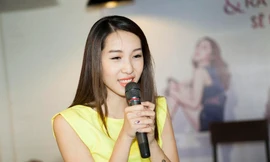 Emily bối rối khi gặp nhiều fan có vợ con