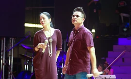 Bằng Kiều, Lệ Quyên mặc 'ton-sur ton' tình tứ tập hát