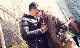 Hương Giang Idol tình tứ bên bạn trai Việt kiều ở Hàn Quốc