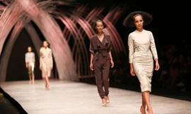 Thúy Hạnh bất ngờ diễn catwalk sau nhiều năm vắng bóng