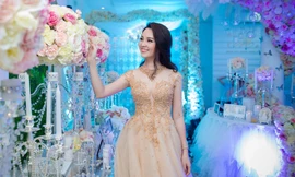 Á hậu Thụy Vân khoe vòng một gợi cảm với váy cưới