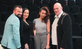 Thanh Hằng và thí sinh Next Top tập luyện cho chung kết