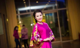 Người đẹp Thanh Tú duyên dáng và lộng lẫy với áo dài Lan Hương.