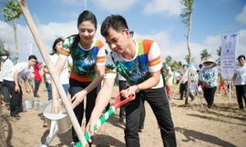 Ngọc Hân, Xuân Bắc mặc áo đôi đi trồng cây