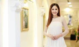 Mai Phương Thúy đẹp mong manh với váy trắng muốt