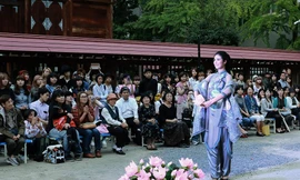 Ngọc Hân diễn thời trang ở ngôi đền thiêng của Nhật Bản