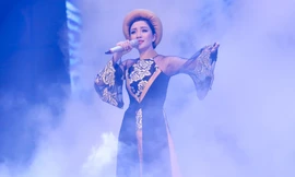 Phạm Thu Hà 'ma mị' với áo dài hát 'Hồ trên núi'