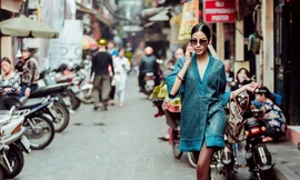 Hoàng Thùy kín đáo mà vẫn sexy trên phố mùa đông