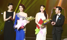 Trương Ngọc Ánh nhận giải Nữ diễn viên chính với vai bà trùm trong phim 'Hương Ga'.