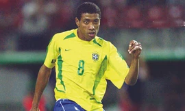 Cựu cầu thủ Man United muốn tới V-League chơi bóng