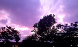 Miền Trung: Bầu trời hoàng hôn chuyển màu tím siêu đẹp nhưng lại khiến bao người lo lắng