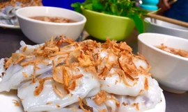 Hà Nội ăn gì ngày rét đậm: Ủ ấm chiếc bụng đói với đĩa bánh cuốn tráng liền cực “cuốn“