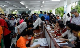 Trường ĐH Sư phạm - ĐH Đà Nẵng: Mưa to cũng không thể cản bước chân tân sinh viên nhập học