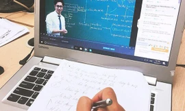 Đà Nẵng: Sinh viên học online, teen chưa thể gặp các giáo sinh thực tập dù đã trở lại trường
