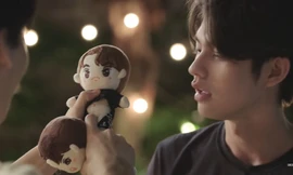 “Still 2gether“: Sarawat - Tine khiến fan bấn loạn với hàng loạt hành động lãng mạn