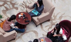 Nữ sinh Trung Quốc bán trứng ở 'chợ đen'