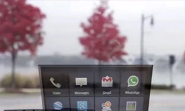 Lướt Facebook trên kính chắn ôtô