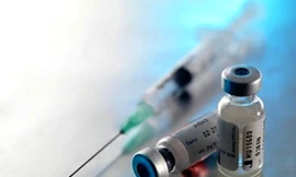 Bé gái tử vong sau tiêm văcxin