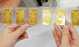 Giá vàng diễn biến lạ