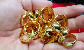 Giá vàng nhẫn tiến sát mốc 70 triệu đồng/lượng