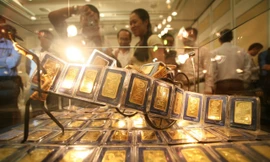 Vì sao giá vàng đột ngột giảm sốc?